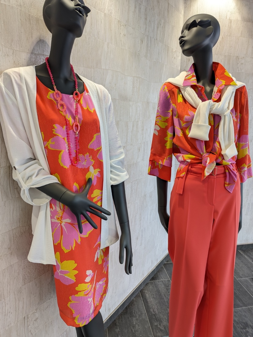 Etalage april 2024, collectie lente zomer 2024