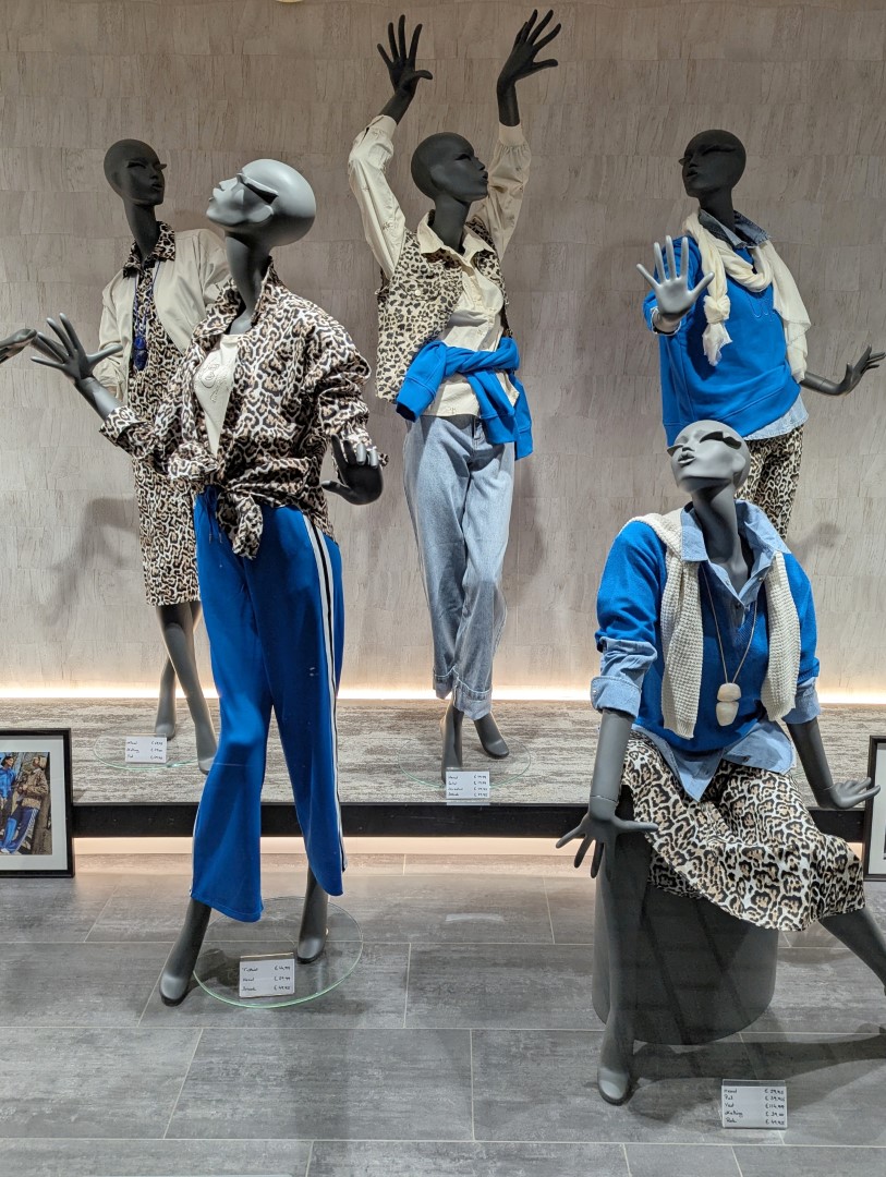 Etalage, collectie lente zomer, februari 2025
