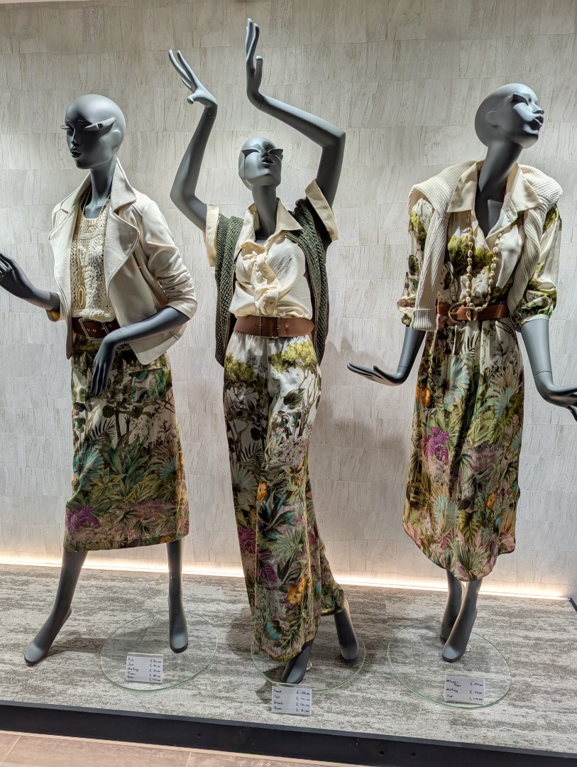 Etalage, collectie lente zomer, februari 2025